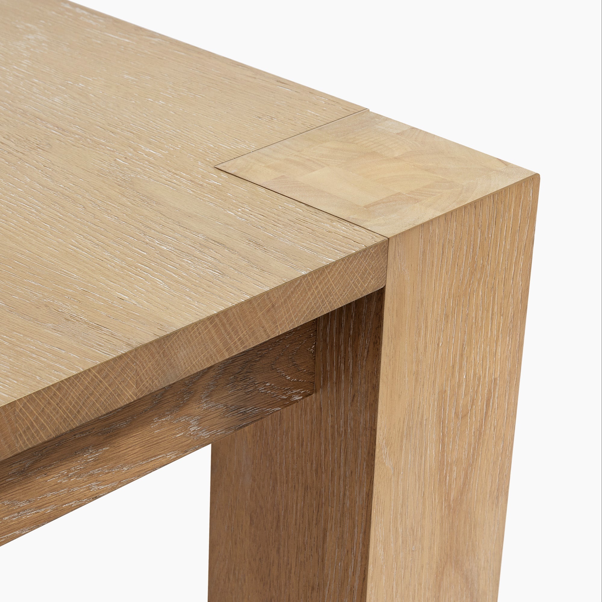 Edora Oak Extendable Dining Table (70.9" -92.5")